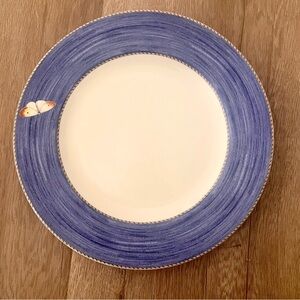 Wedgwood England 1997 Sarah's Garden Lavendar Blue Porcelain Dinner Plate 10.75”